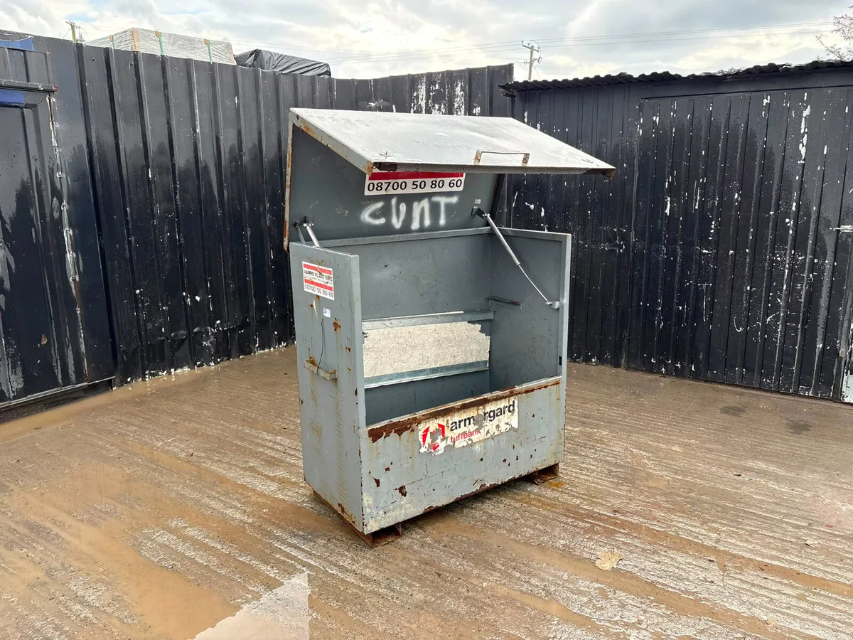 Large industrial storage/tool cabinet - Image 1