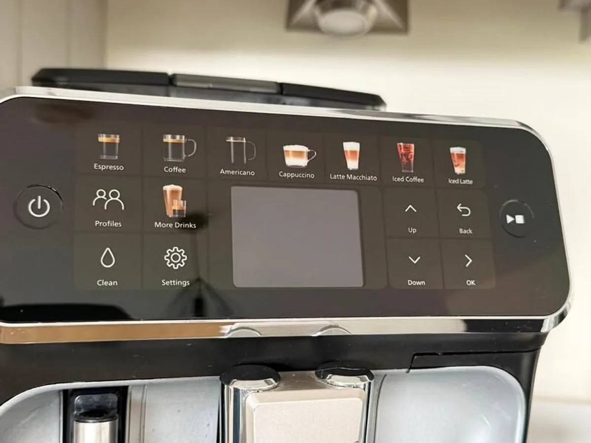Philips Series 5500 LatteGo Fully Automatic Coffee Machine (EP5546/70) - Mint Condition - Image 2