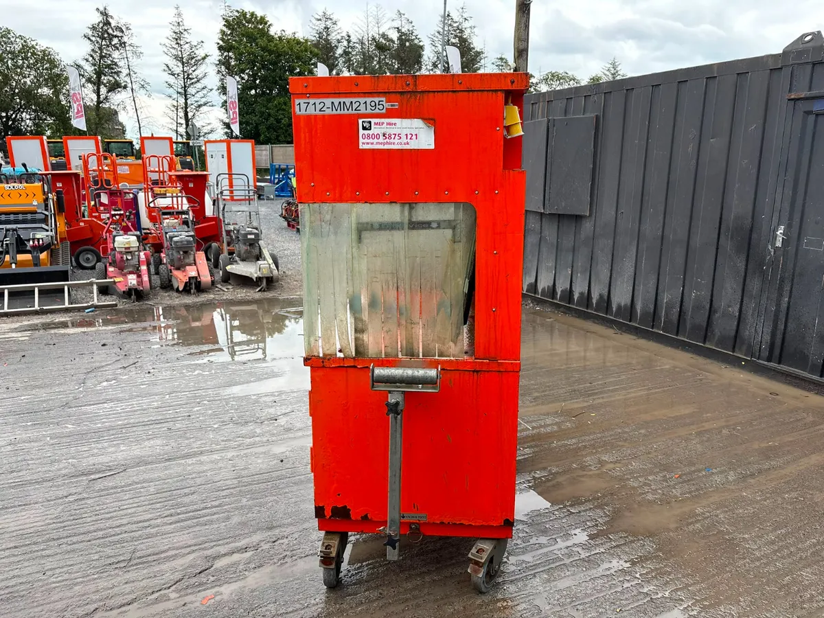 orange wheeled cutting station / cutting booth - Image 3