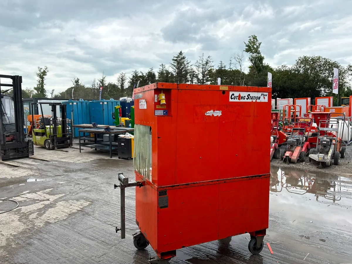 orange wheeled cutting station / cutting booth - Image 2