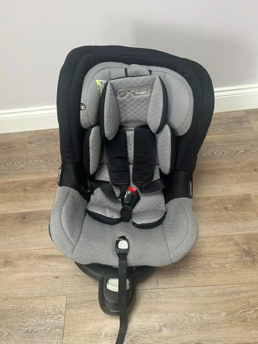 Mountain Buggy Safe Rotate ISOFIX Car Seat - Image 1