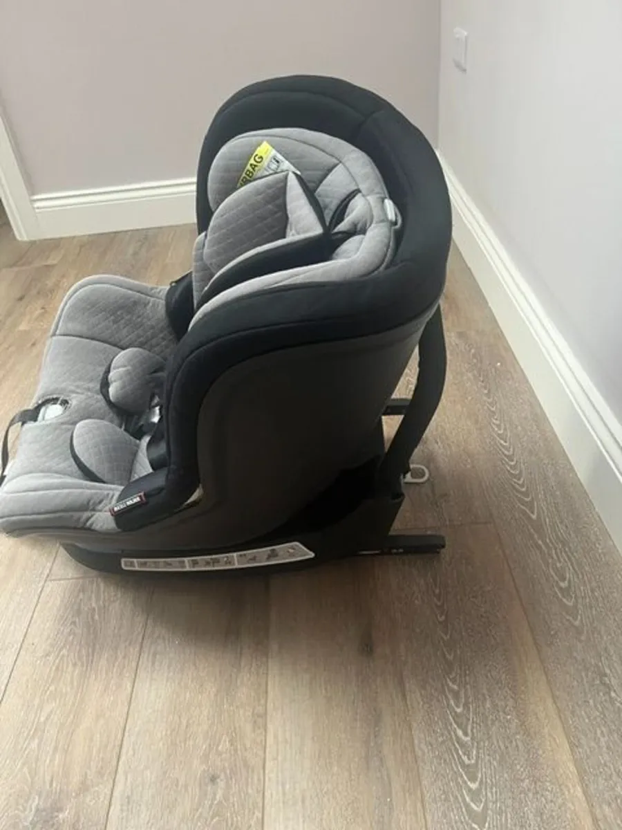 Mountain Buggy Safe Rotate ISOFIX Car Seat - Image 2