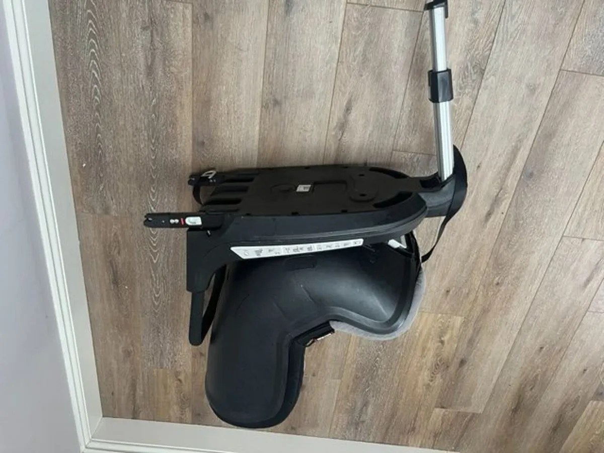 Mountain Buggy Safe Rotate ISOFIX Car Seat - Image 3