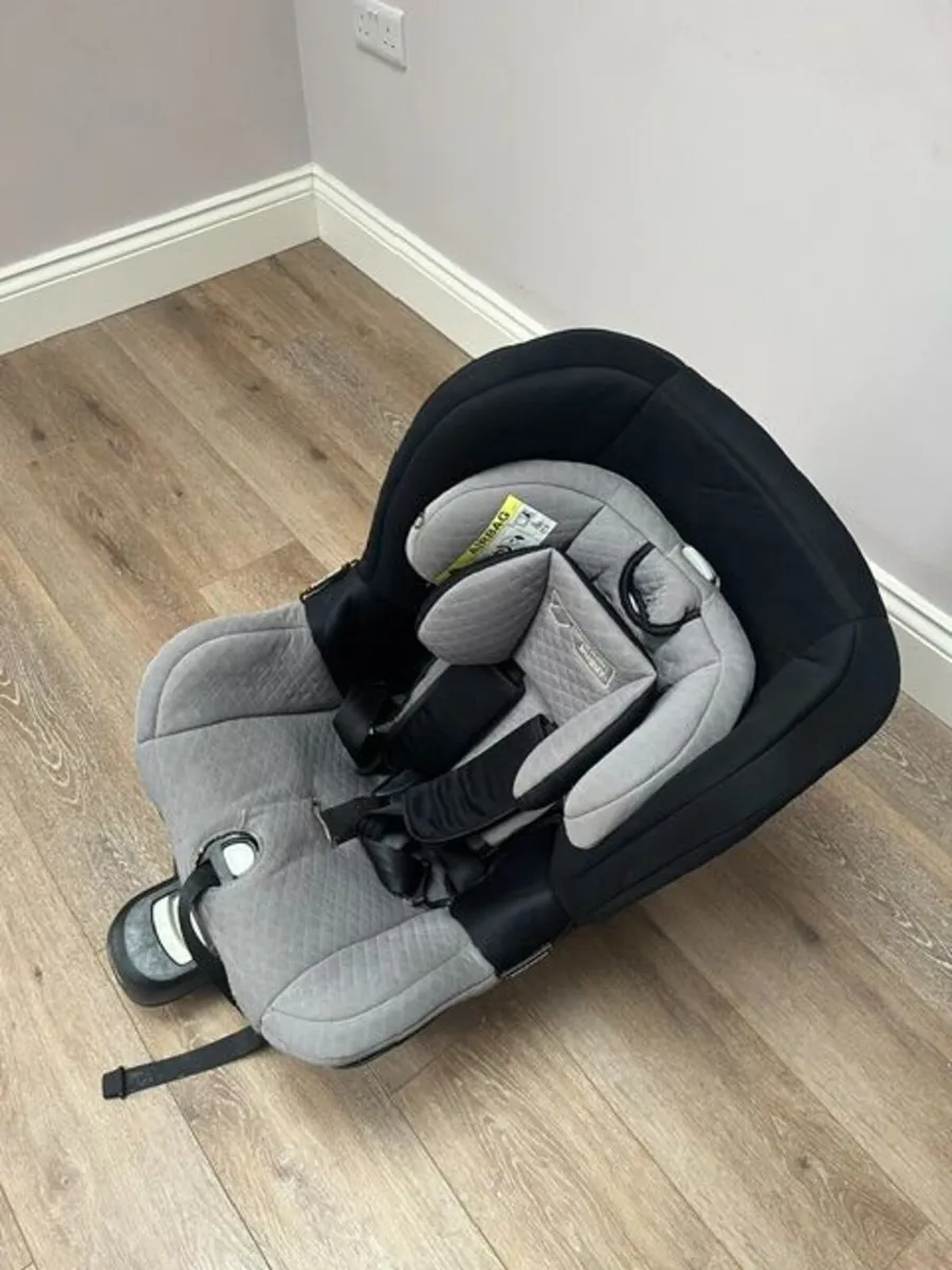 Mountain Buggy Safe Rotate ISOFIX Car Seat - Image 4