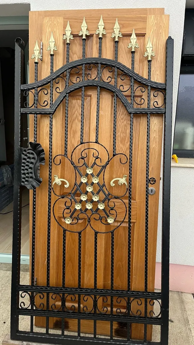 Cast iron gate with electric lock