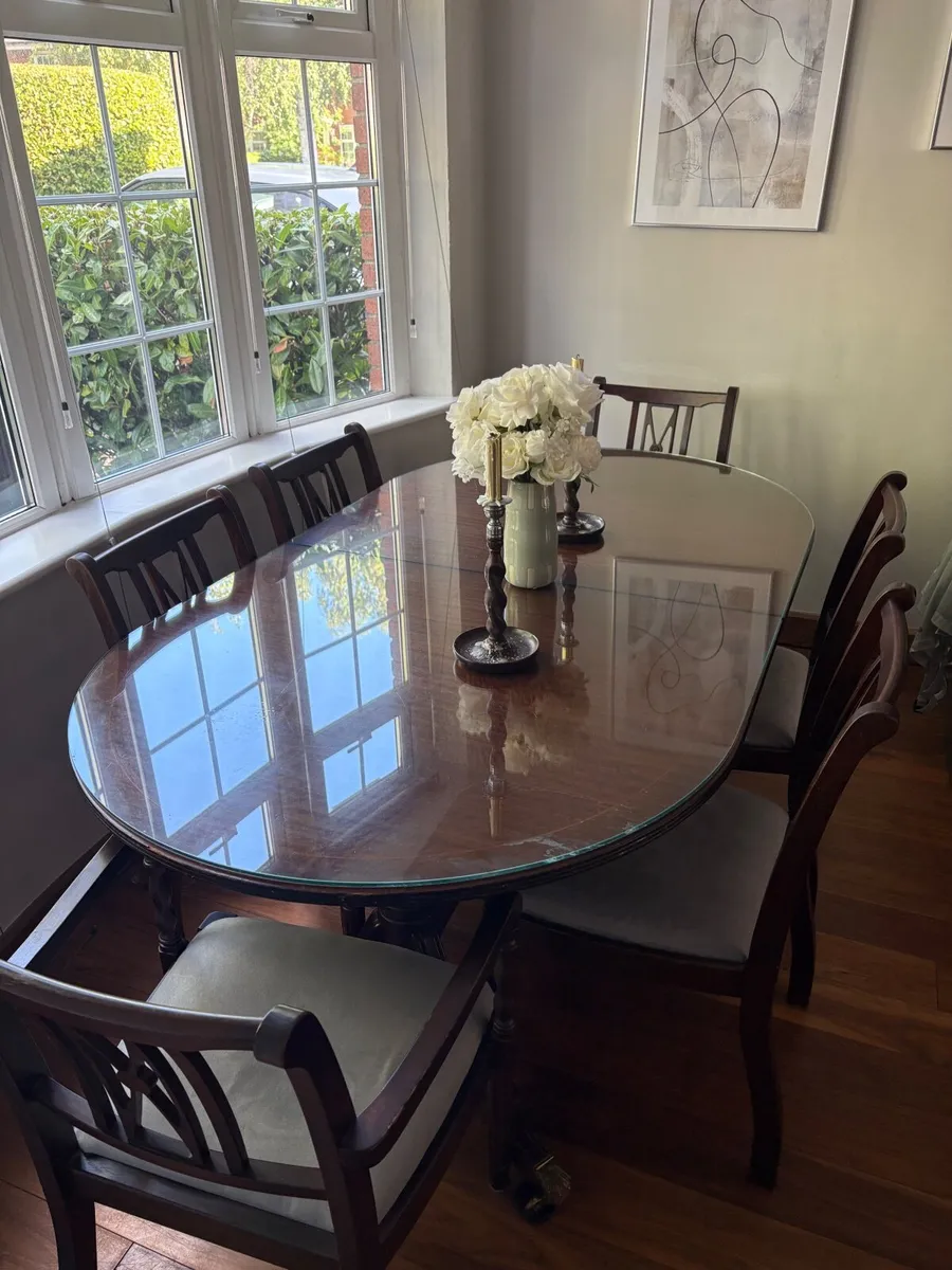 Dining Table & 6 Chairs