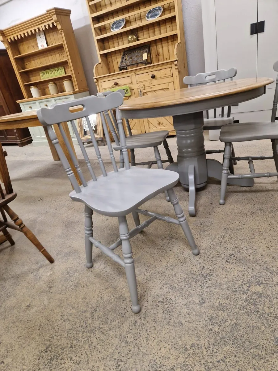 Oak kitchen table, 4 oak farmhouse chairs - Image 4
