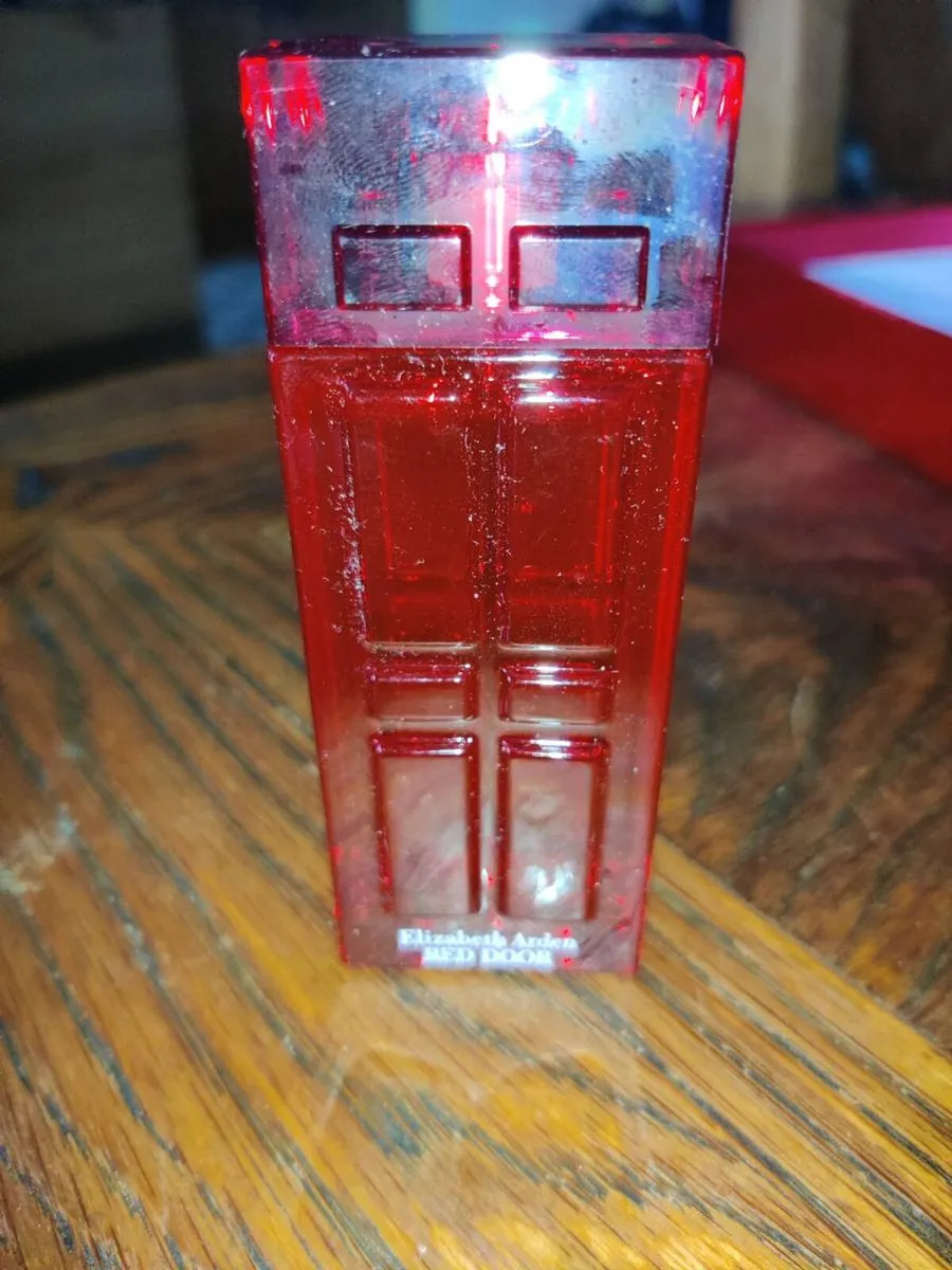 HUGE RED DOOR, ELIZABETH ARDEN, Perfum Set ! - Image 3