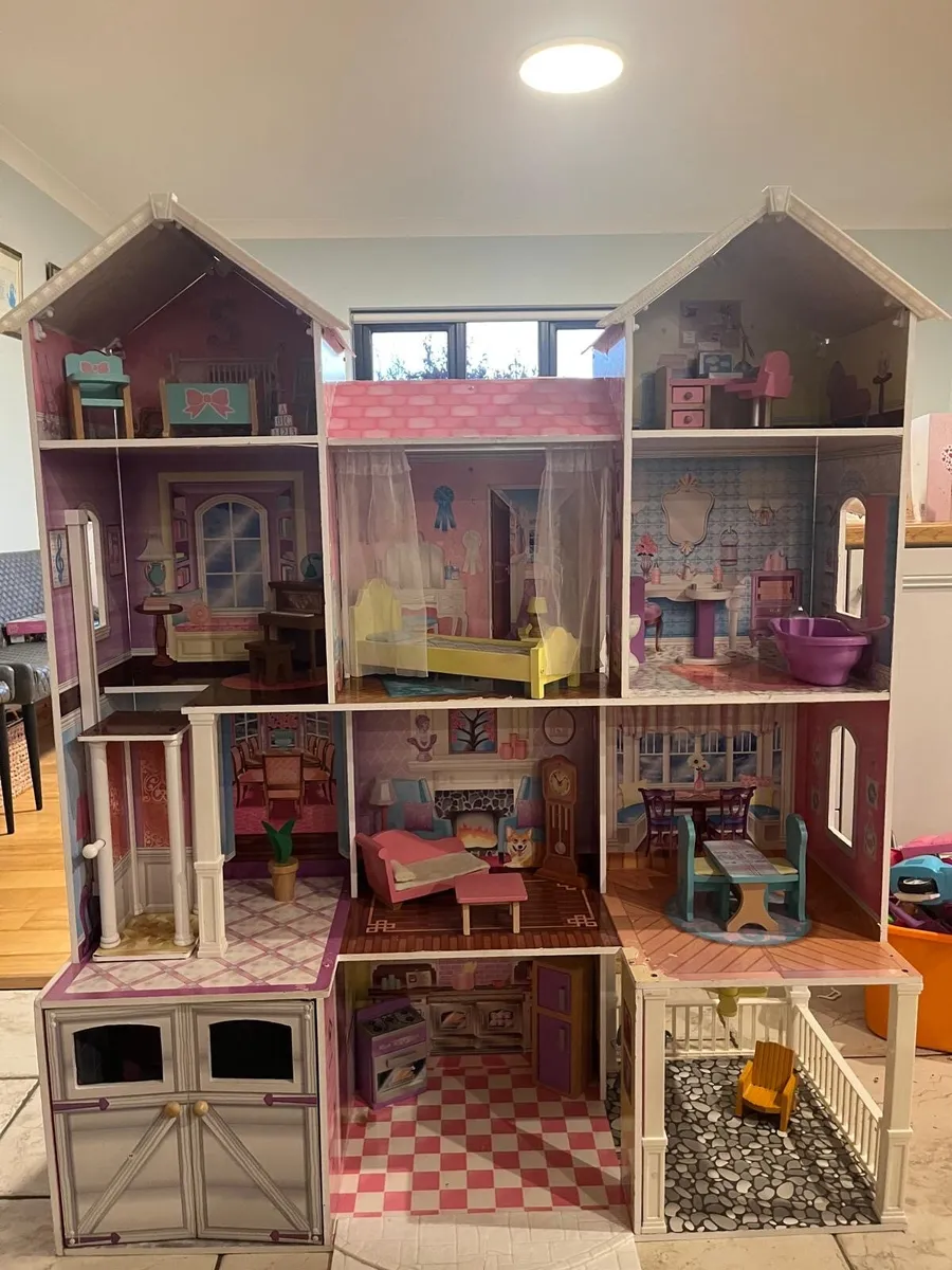 Doll house - Image 1