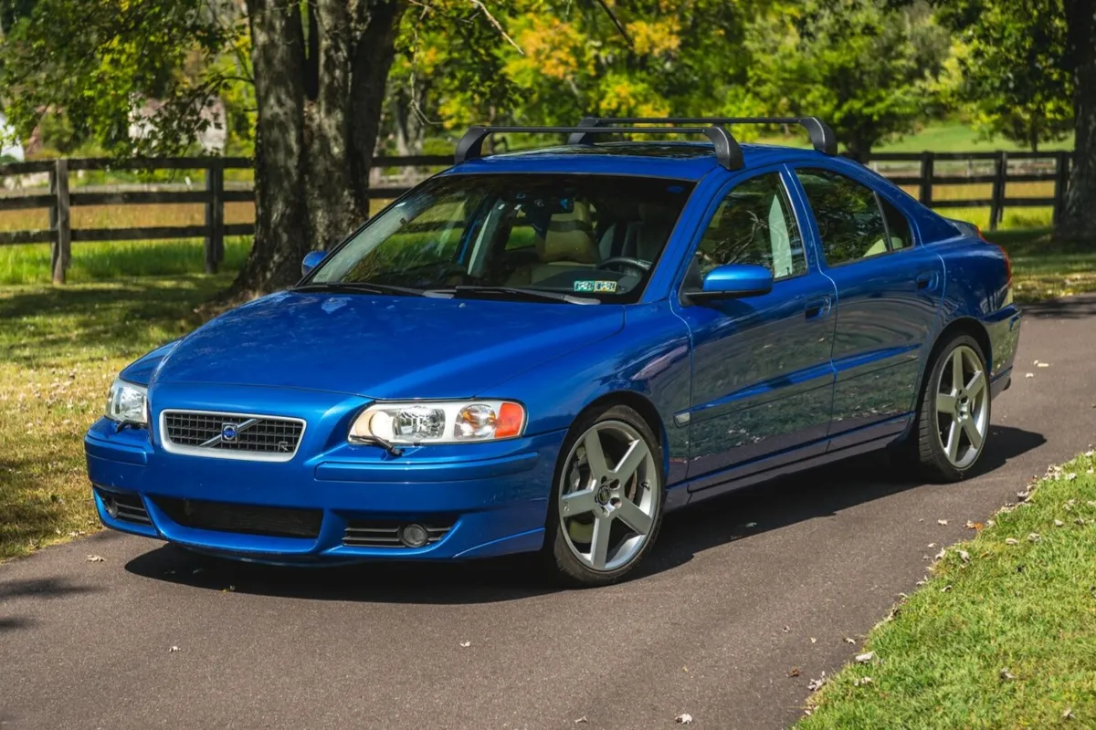 Looking for - Volvo s60r - Image 1