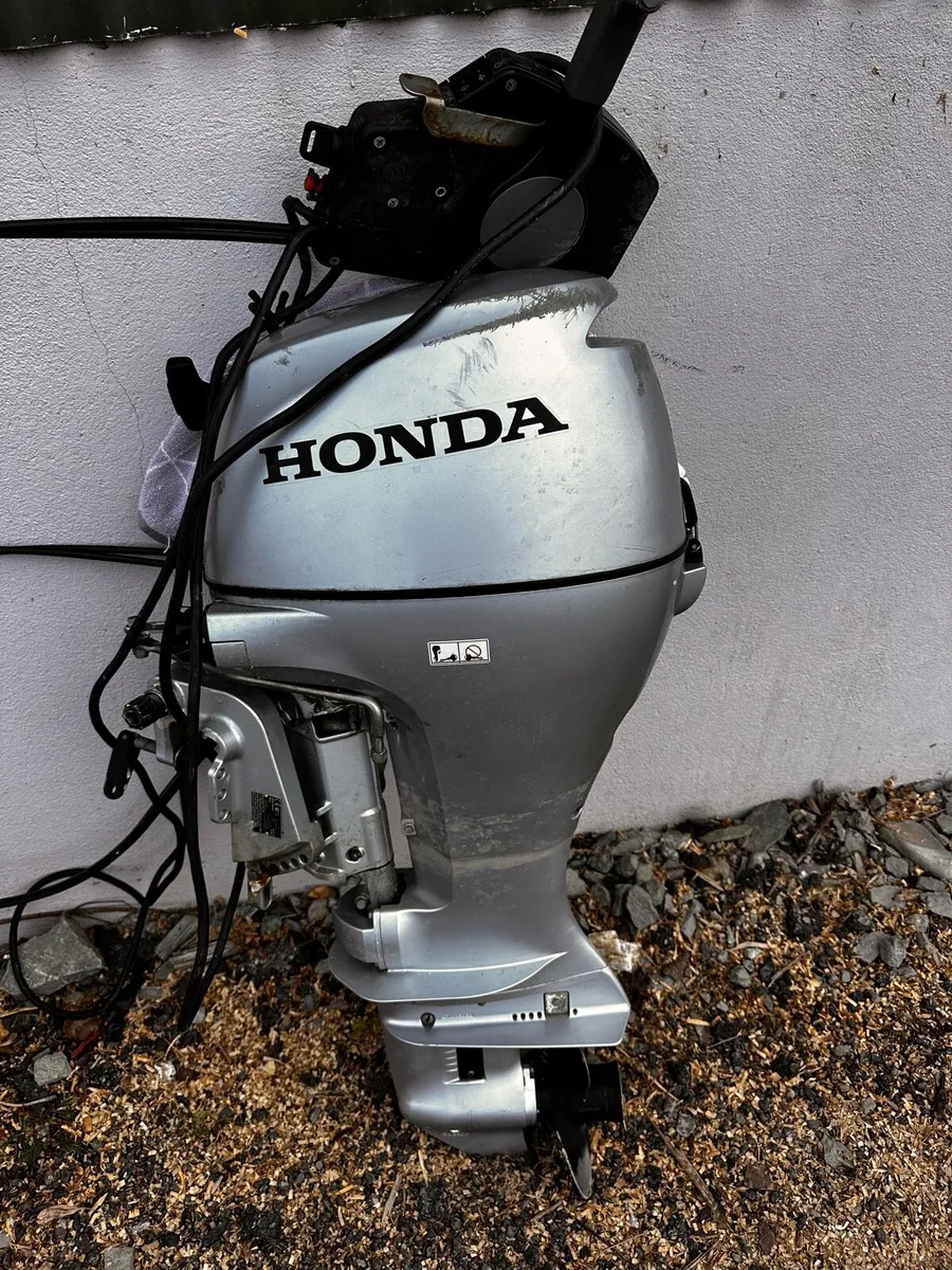 10hp HONDA SHORTSHAFT OUTBORD ENGINE - Image 1