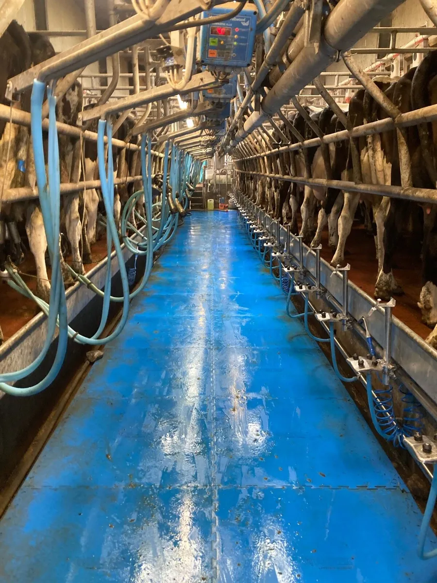 Relief milker