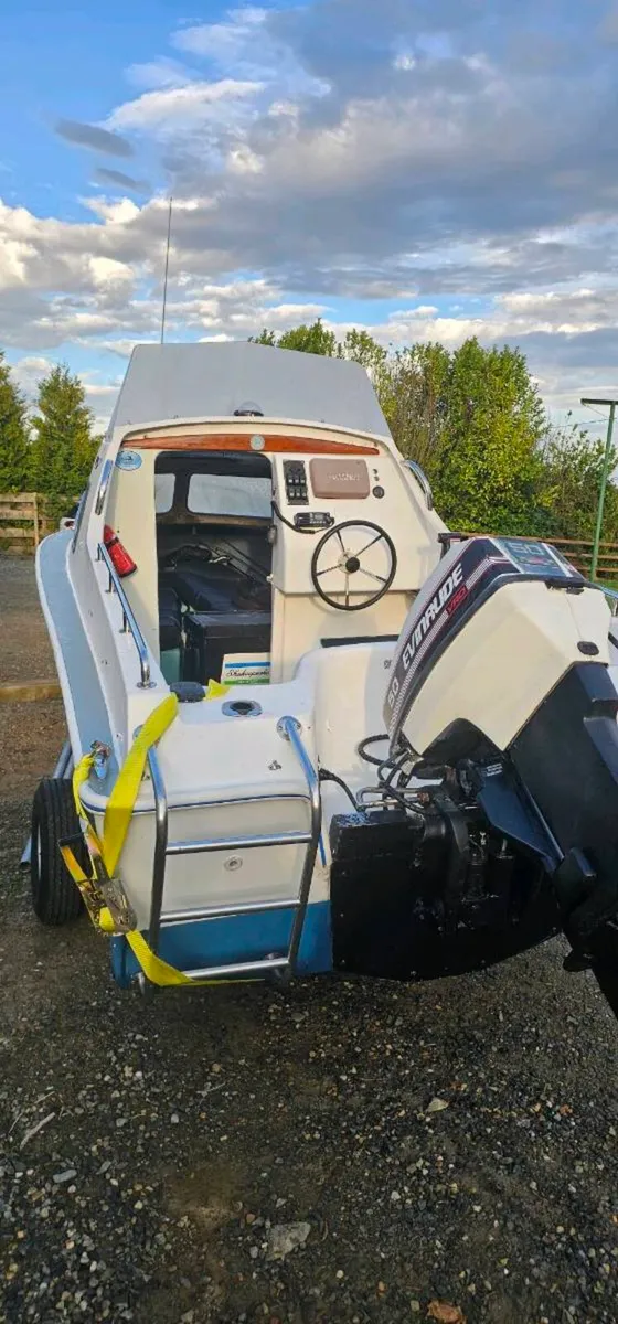 Fishing boat - Image 4