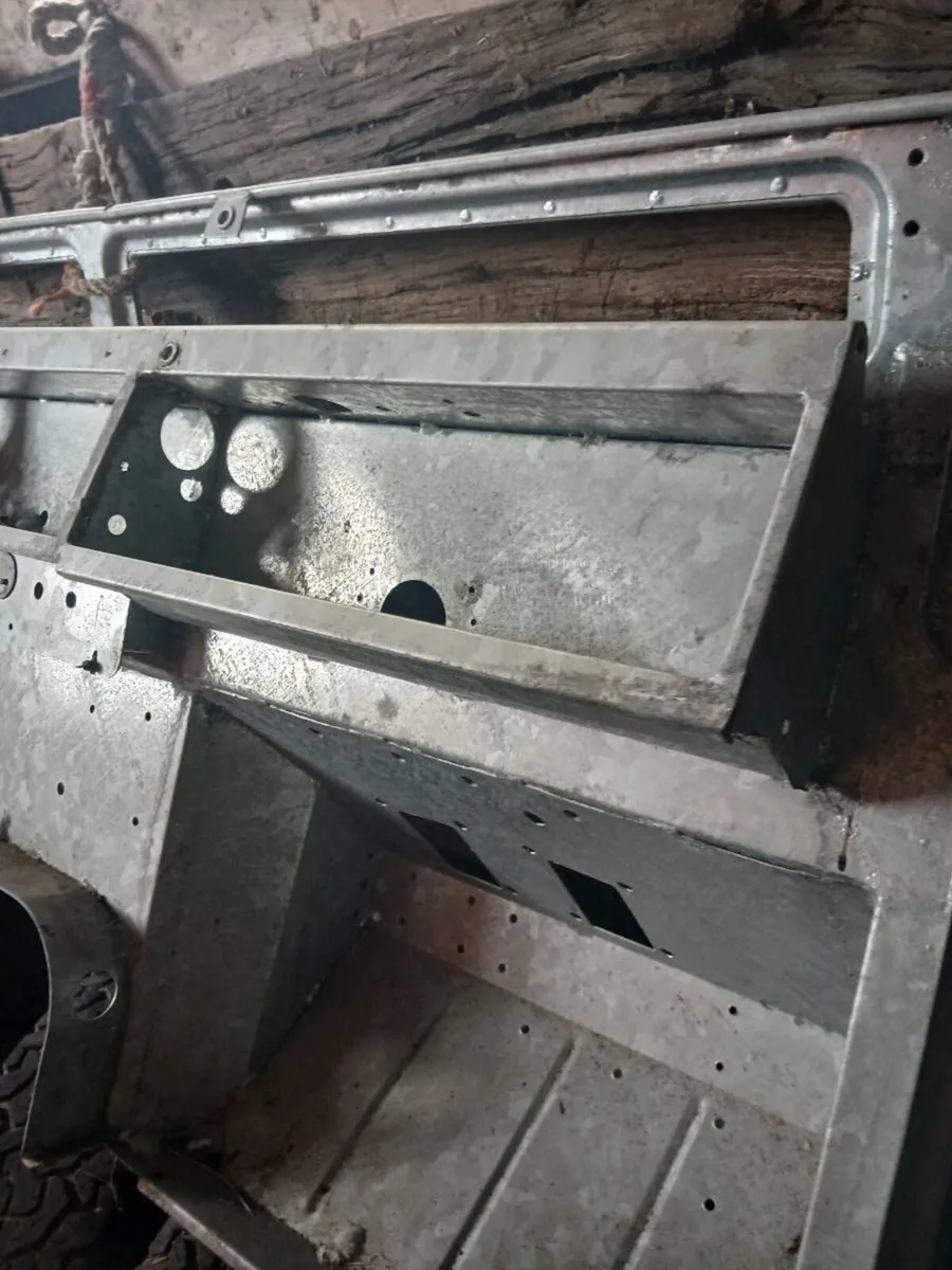 Series 2/2A 109 galvanised - Image 2