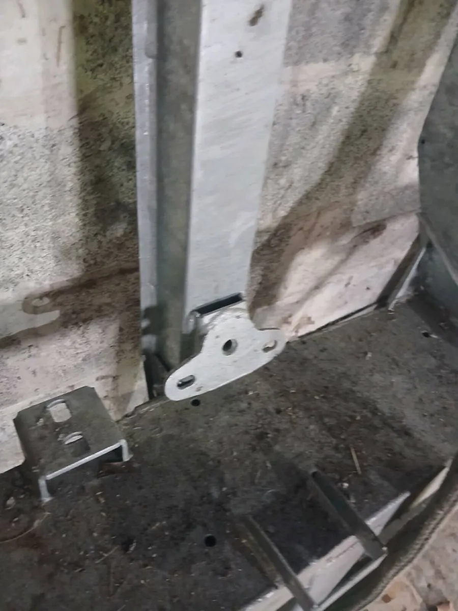 Series 2/2A 109 galvanised - Image 4