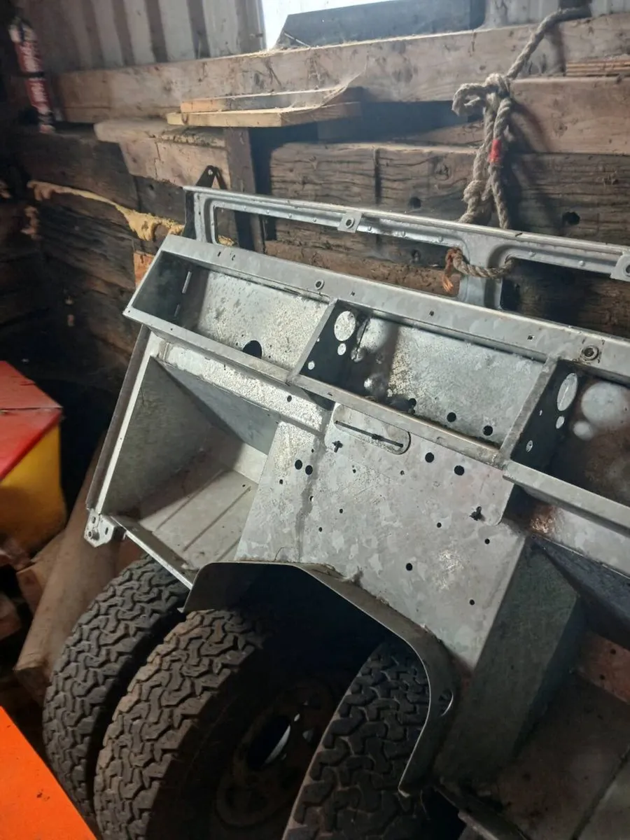 Series 2/2A 109 galvanised - Image 3