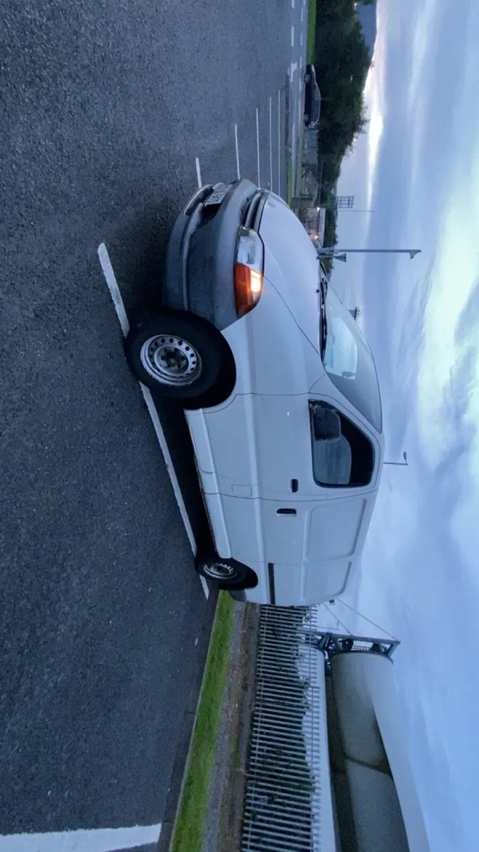 2002 toyota hiace - Image 4
