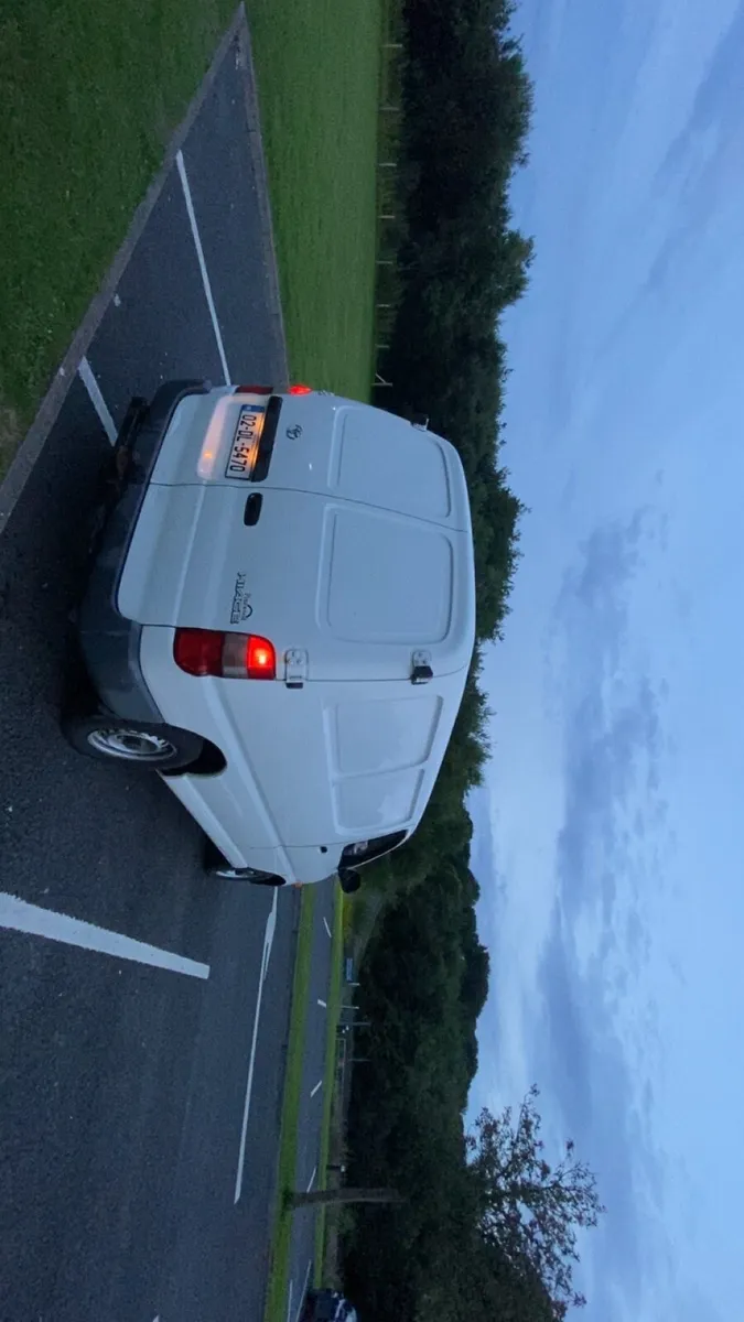 2002 toyota hiace - Image 3