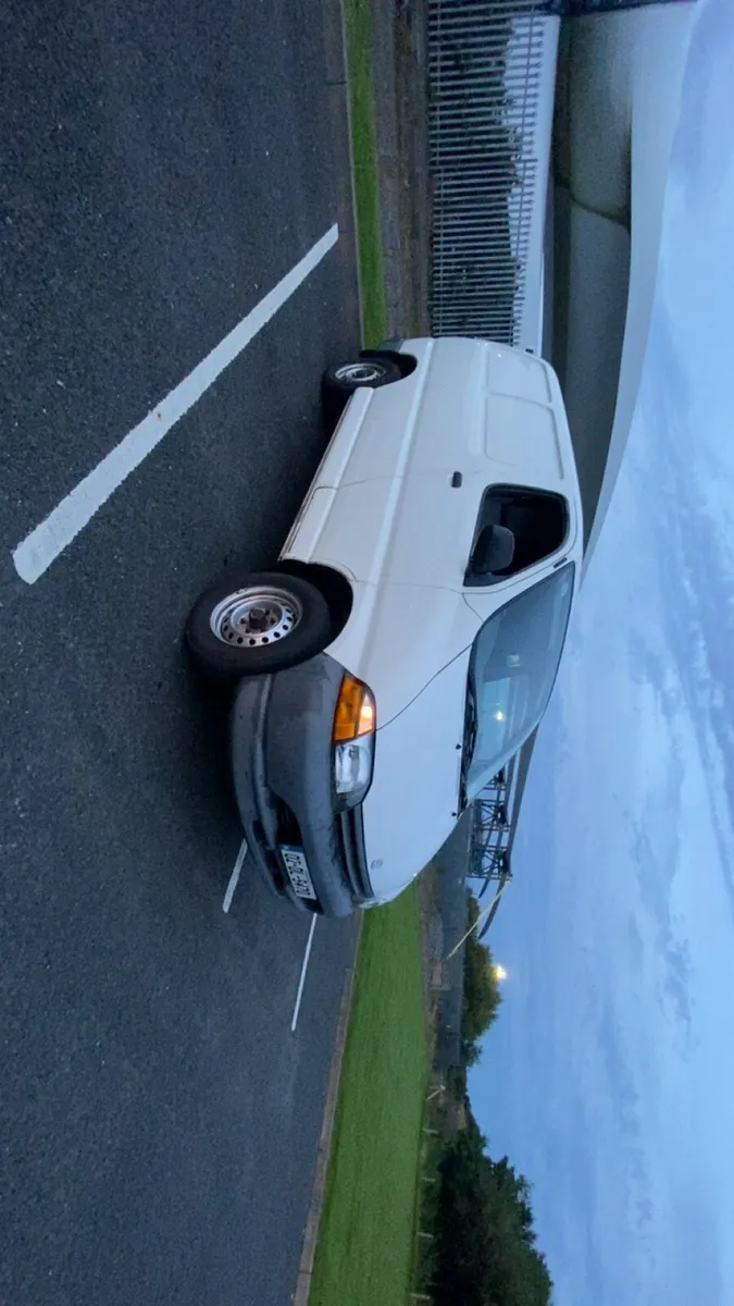 2002 toyota hiace - Image 1