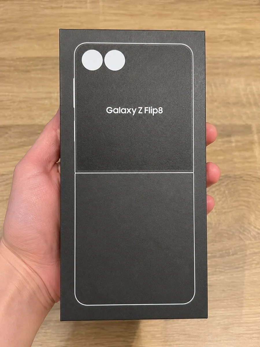 Samsung Galaxy Z Flip8 256GB – Brand New Sealed - Image 1