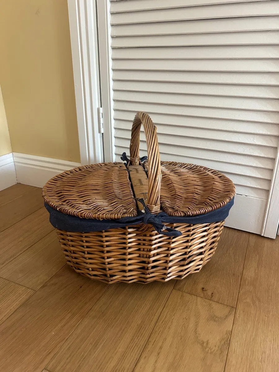 Picnic Basket - Image 1
