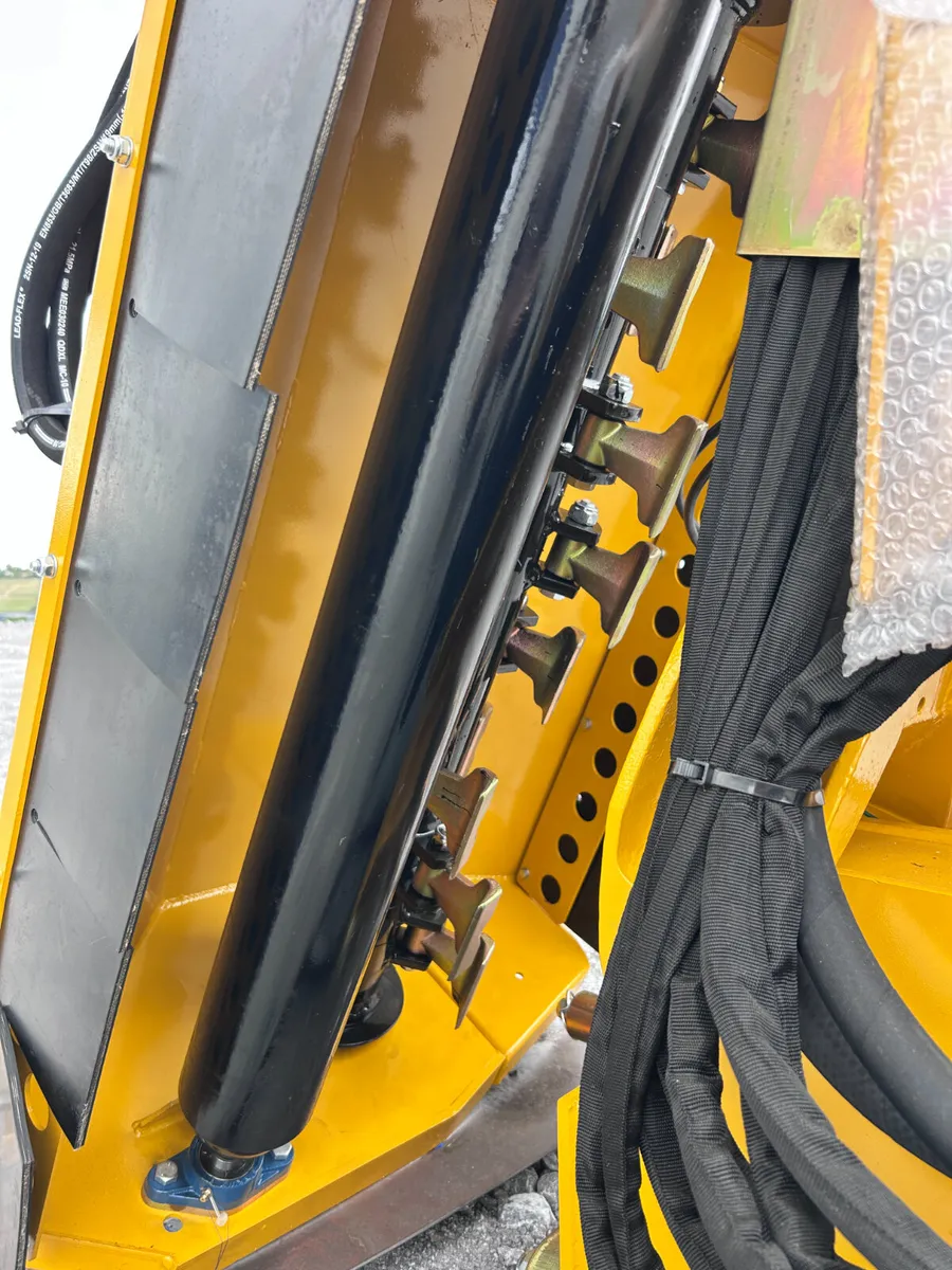 Clontrac  5.7m CAT II/III Hedgecutter - Image 4