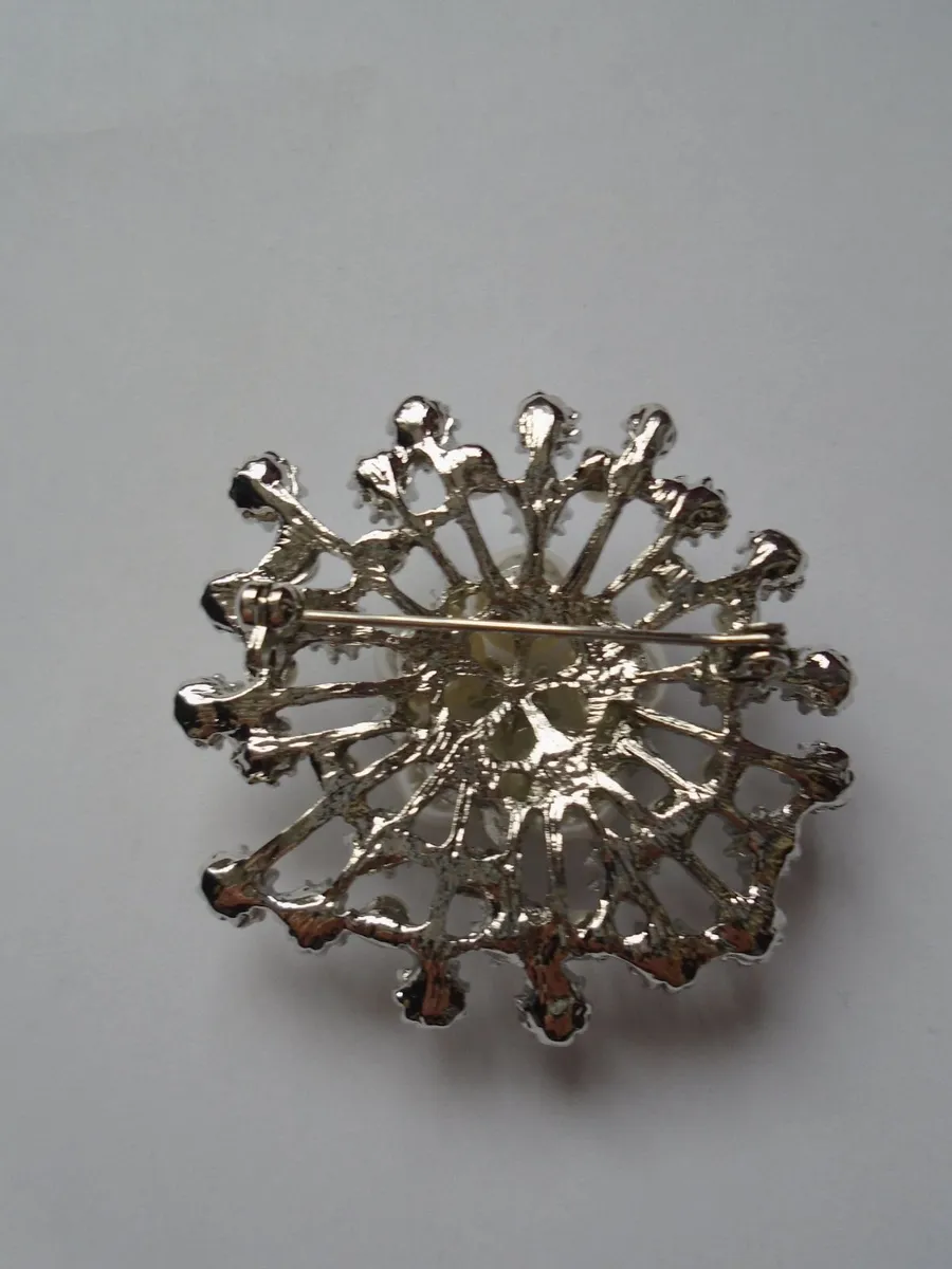 Brooch, Jewellery, Faux pearl brooch, Gift - Image 2