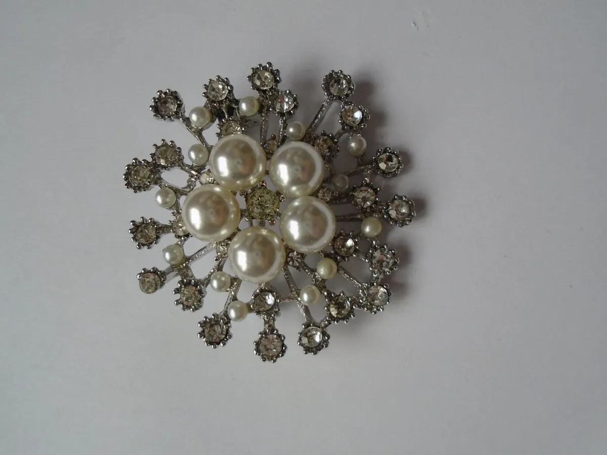 Brooch, Jewellery, Faux pearl brooch, Gift - Image 4