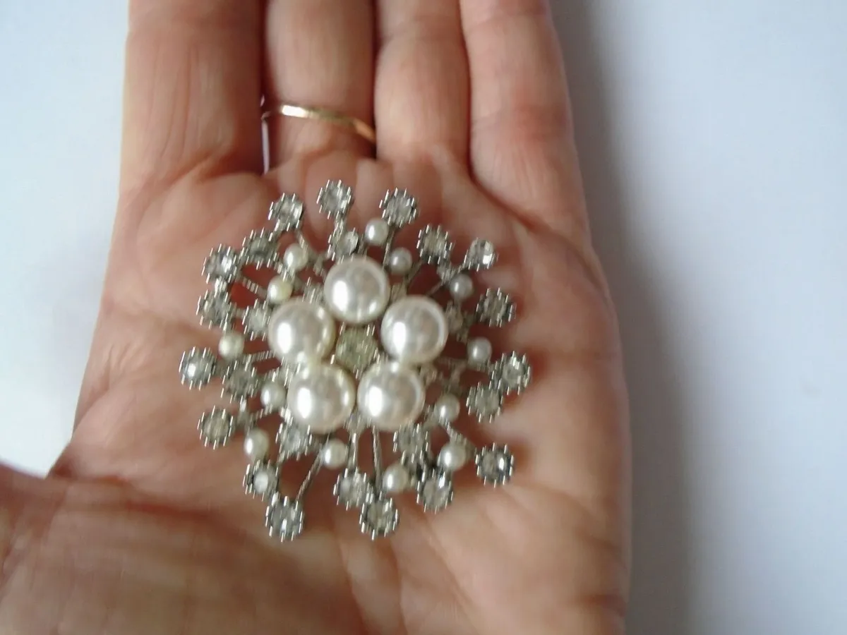 Brooch, Jewellery, Faux pearl brooch, Gift - Image 3