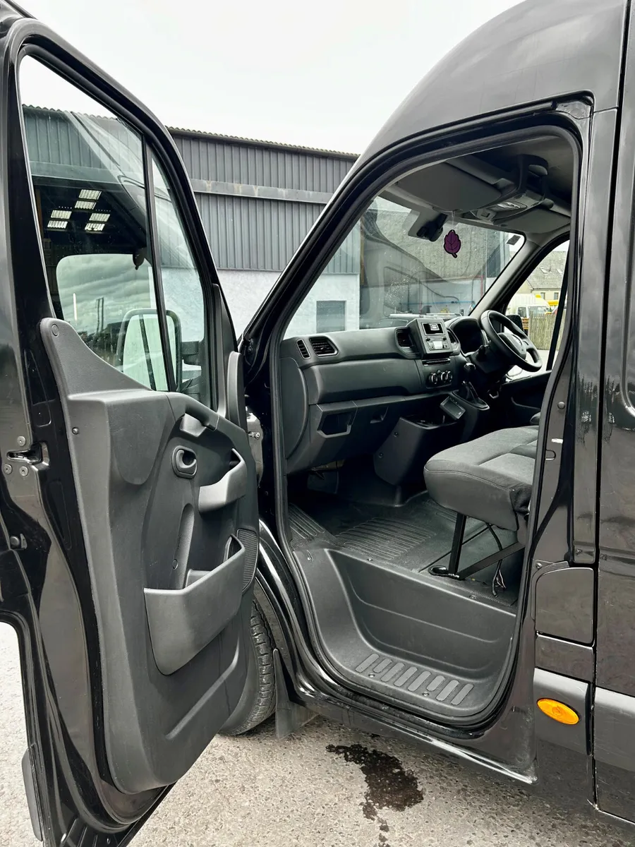 Renault Master Fridge Van - Image 3