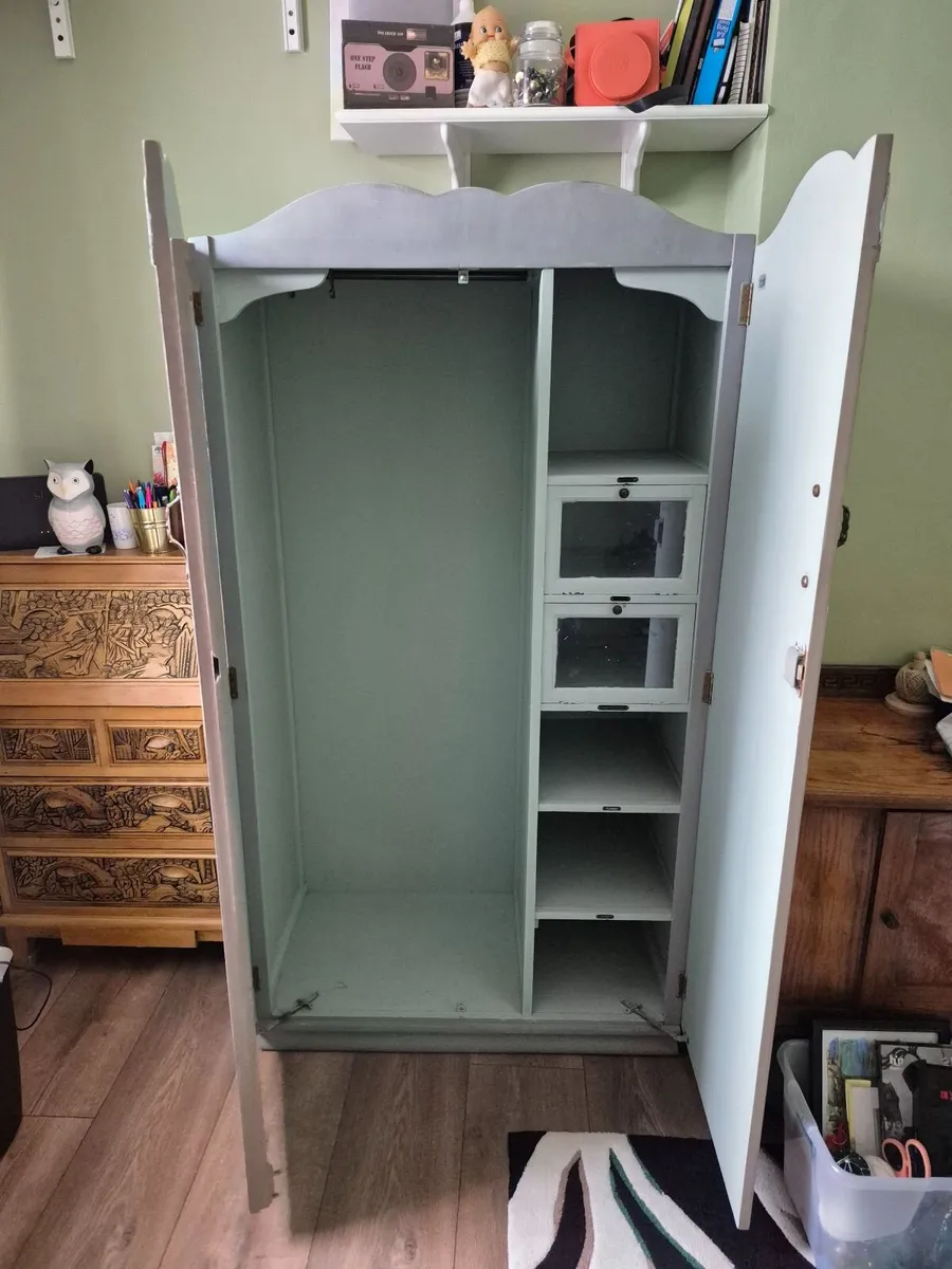 Vintage Wardrobe - Image 2