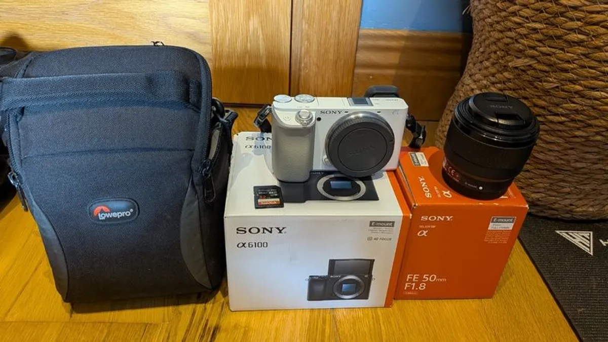 White Sony A6100 + Sony 50mm F1.8 Lens, Lowepro Bag & SD Card - Image 1