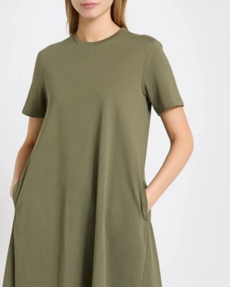 BRAND NEW Cotton Rich Jersey T-shirt Dress: Small - Image 2