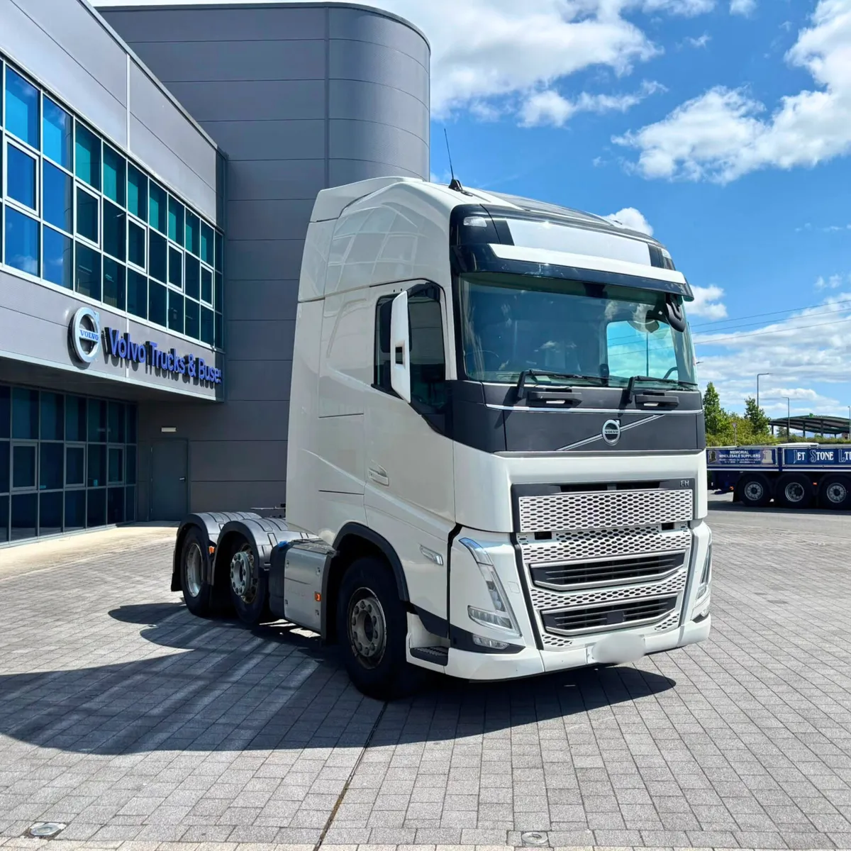 2022 Volvo FH500 6x2 - Image 3