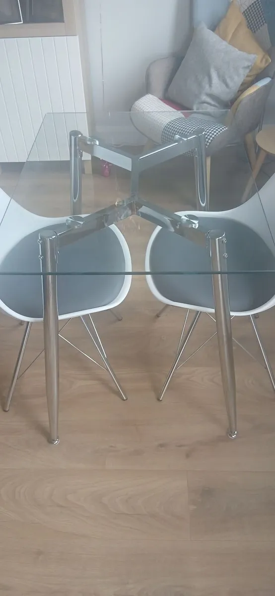 Table and chair set - Image 2
