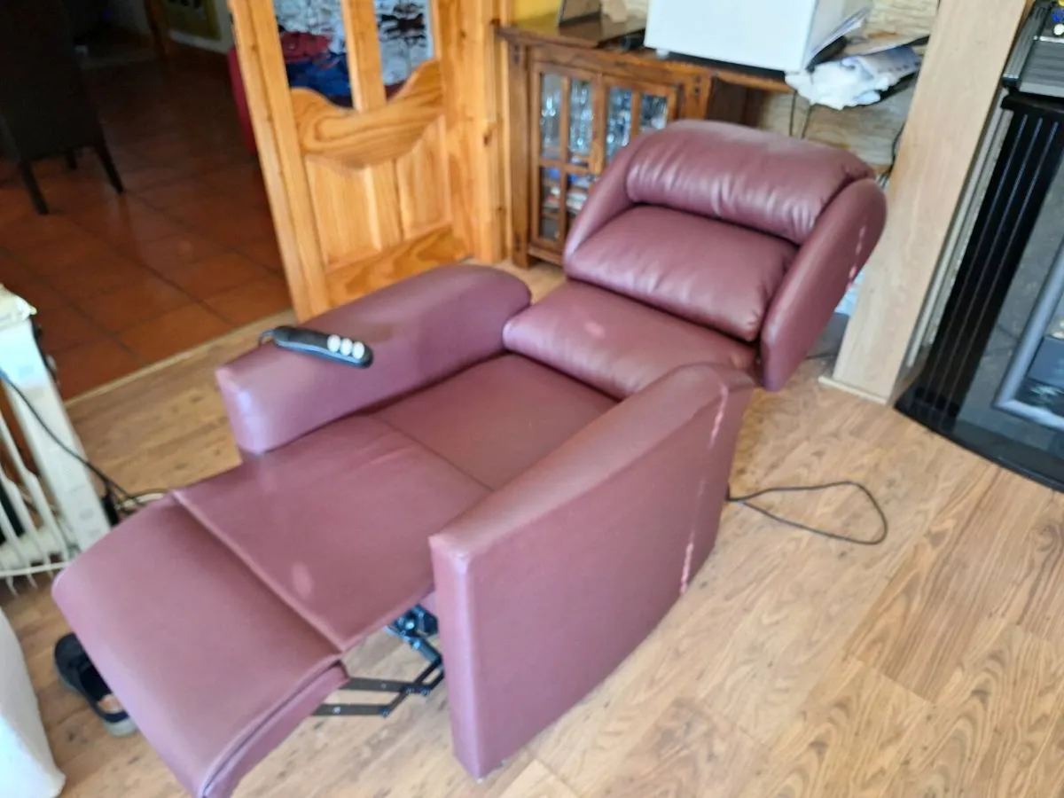 Electric riser recliner armchair - Image 3