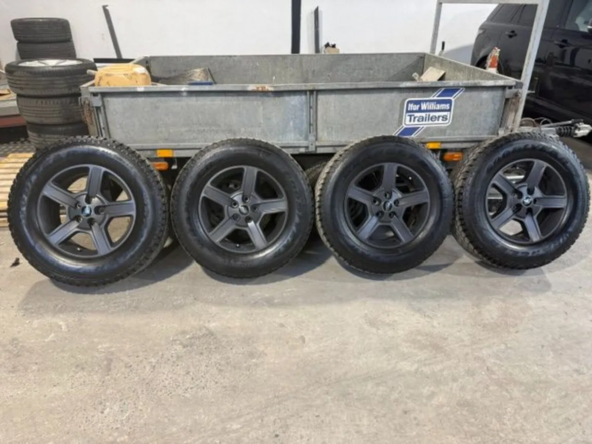 18" LANDROVER DEFENDER ORIGINAL ALLOYS & TYRES - Image 1