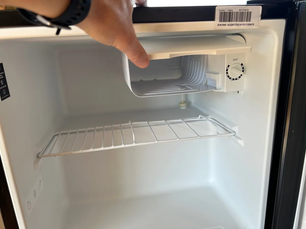 Russell Hobbs 43L Table Top Fridge - Image 2