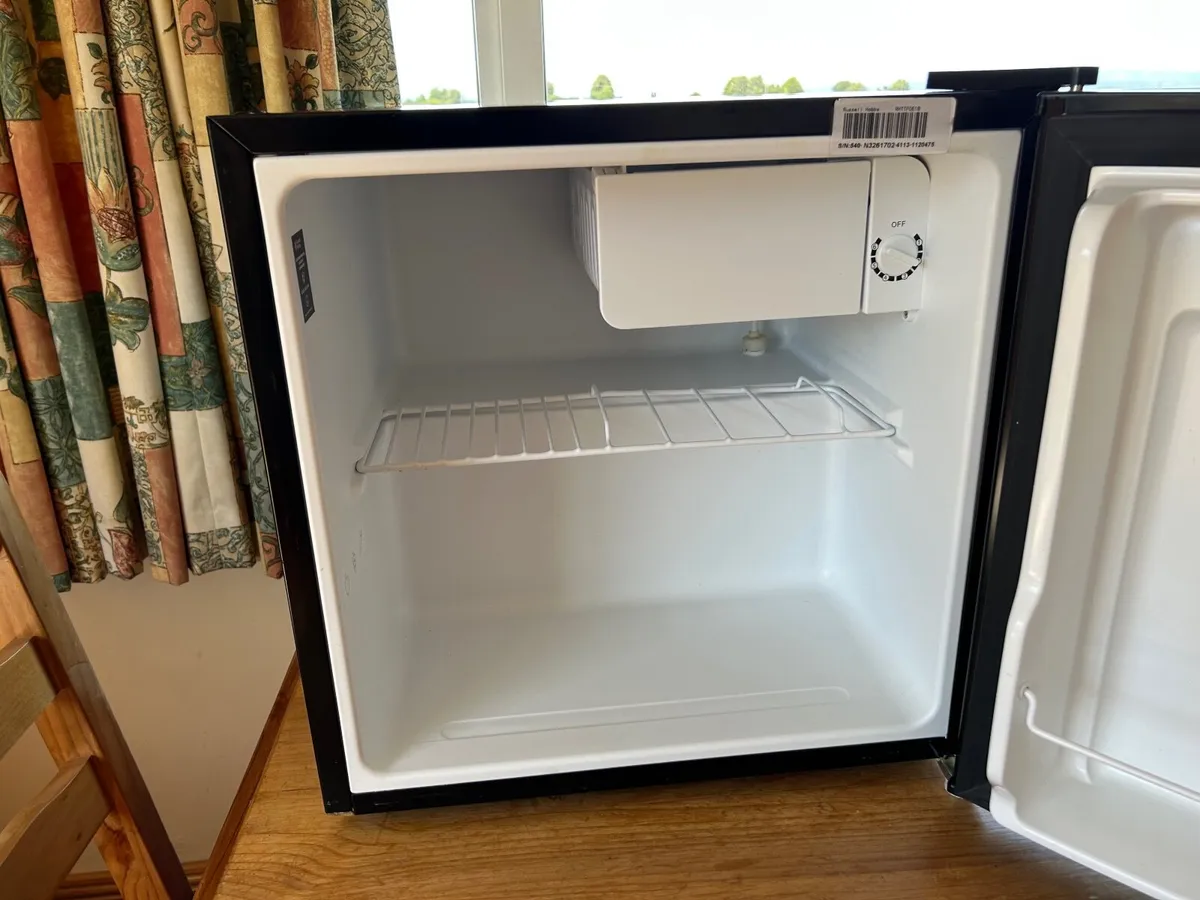 Russell Hobbs 43L Table Top Fridge - Image 3