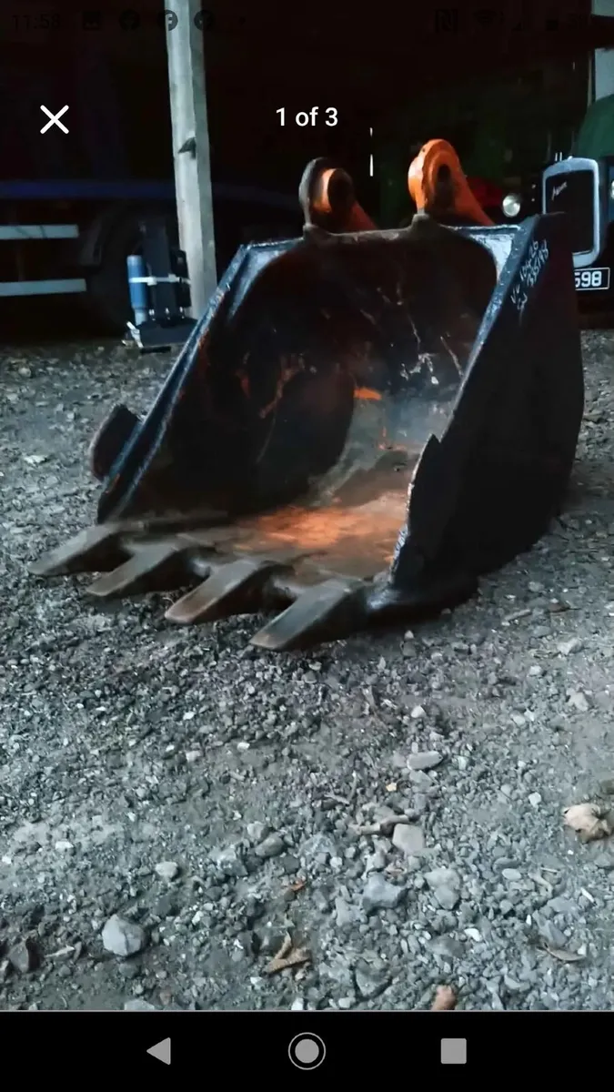 HITACHI 6 TON DIGGER BUCKET ( 45mm pins ) - Image 2