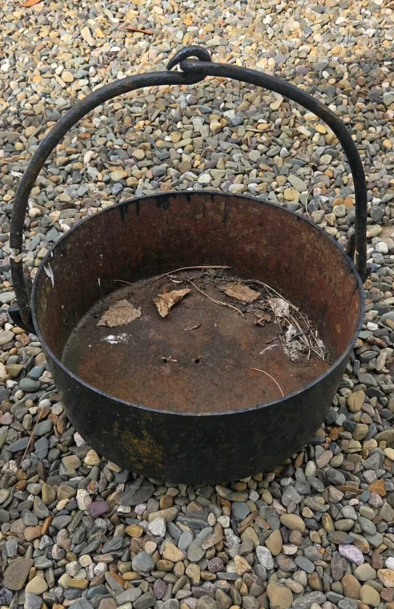 2 old   pots  in good condition - Image 2