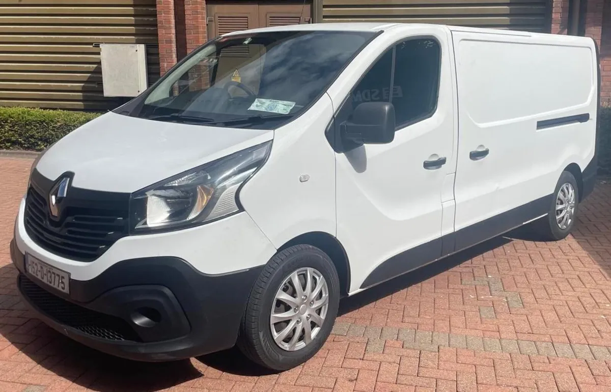 2015 renault trafic very clean - Image 3