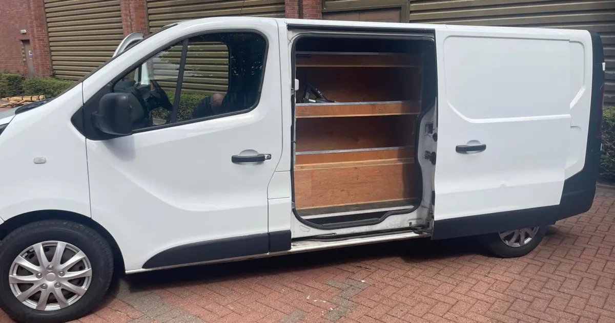 2015 renault trafic very clean - Image 4