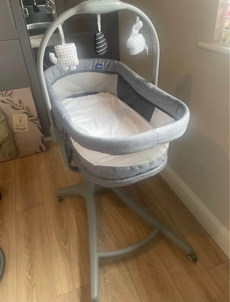 Chicco 4-in-1 newborn crib to toddler chair - Image 2