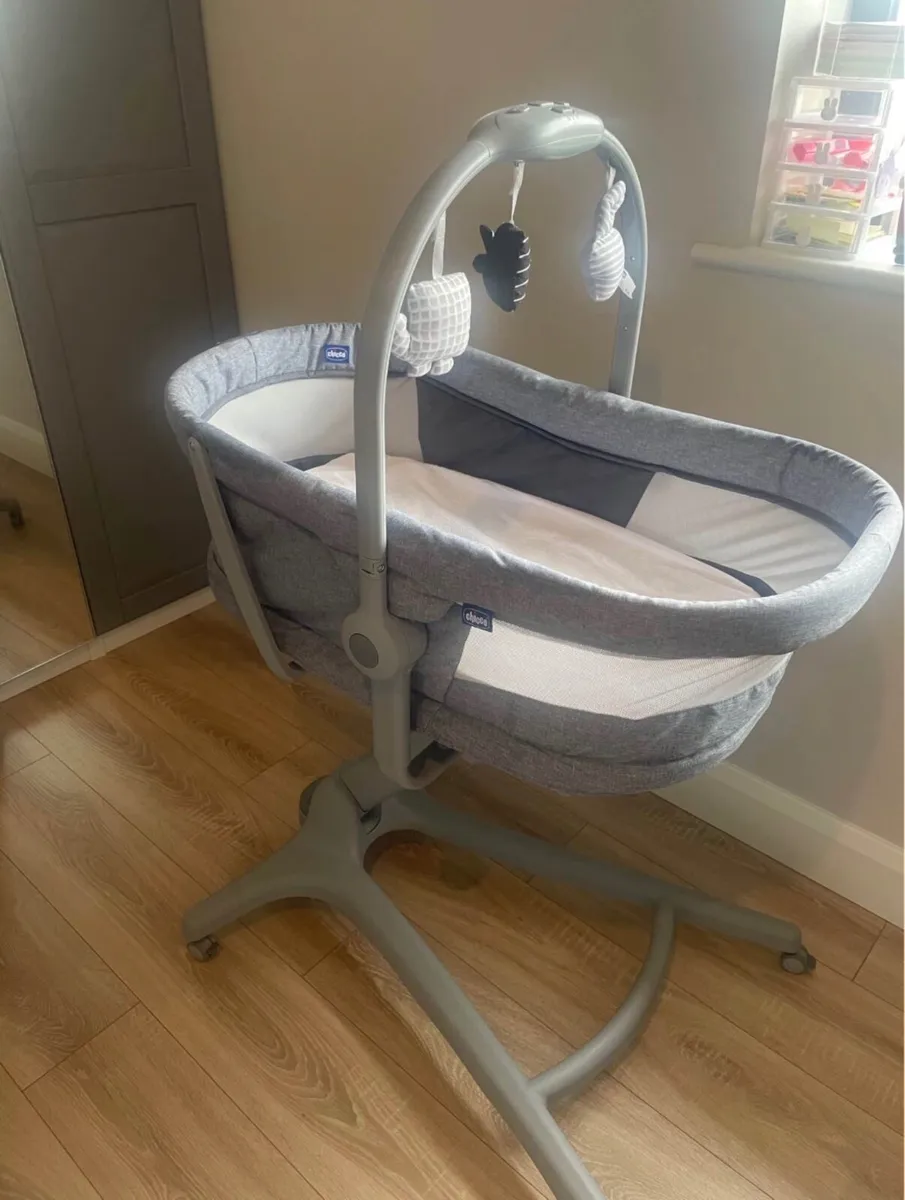 Chicco 4-in-1 newborn crib to toddler chair - Image 1
