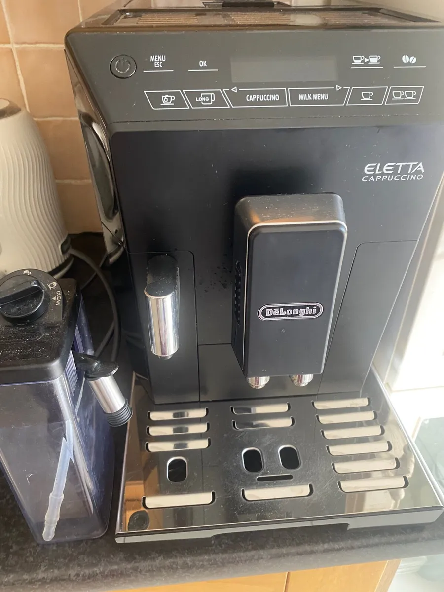 De Longhi Eletta bean to cup and cappuccino machin
