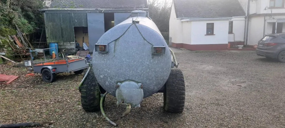 1600 gallon mollases/water tank - Image 3