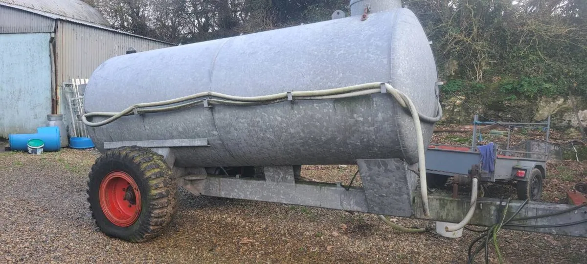 1600 gallon mollases/water tank - Image 4