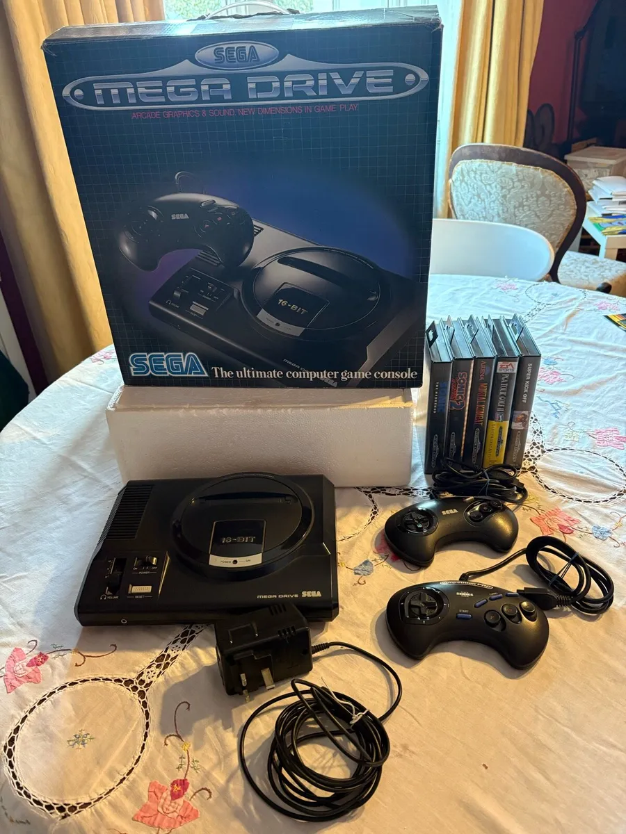 Boxed Original 16 Bit Sega Mega Drive & Games - Image 1