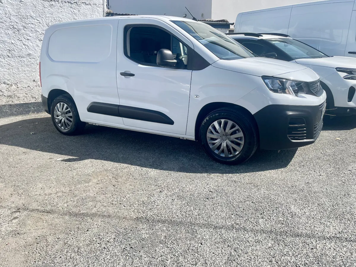 Peugeot  Partner 50KWH Fully Electric Auto,2022 - Image 2